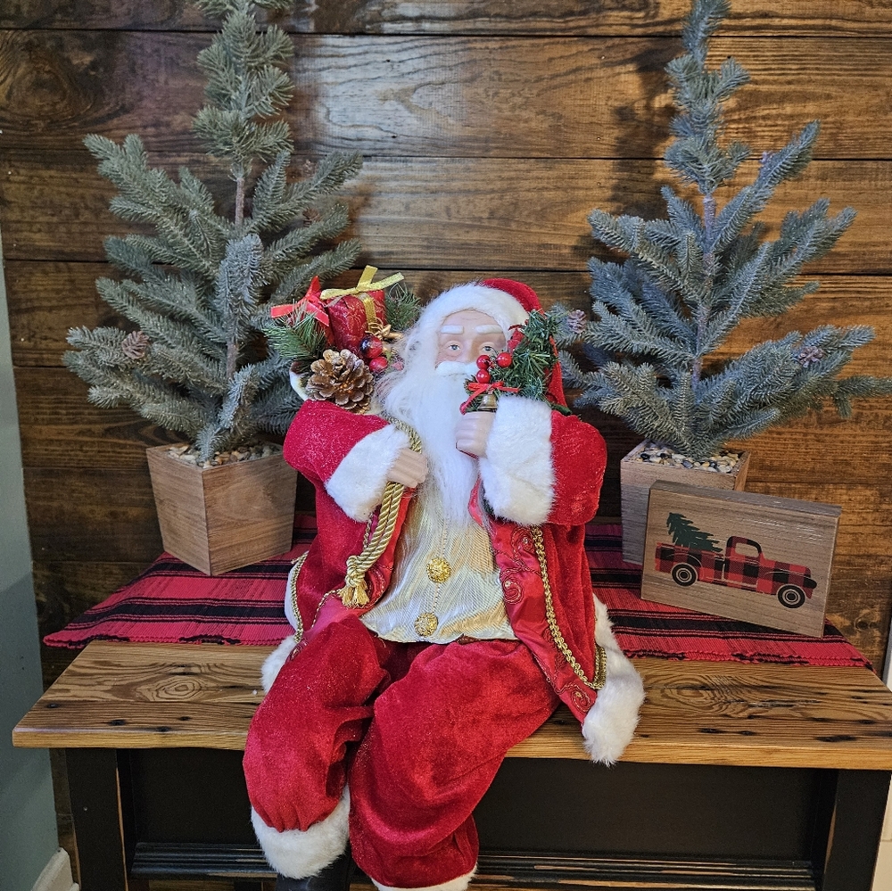 Sitting Santa - Picture 2 of 5